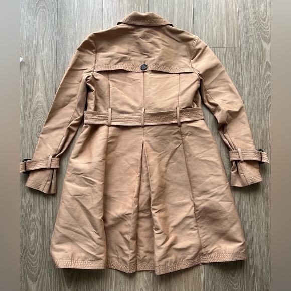 BCBG Maxazria Women's Camel Trench Coat Size small - Picture 3 of 6